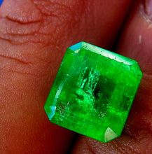 Load image into Gallery viewer, 8 carat Earth mined Emerald and Diamond Engagement Ring Vintage Style Solitaire 18k Gold