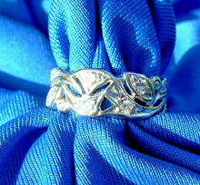 Load image into Gallery viewer, Earth mined Diamond Art Deco Wedding Band Antique Platinum Eternity Ring SIZE 5.75