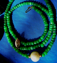 Load image into Gallery viewer, Earth mined Emerald South Seas Pearl Necklace 14k Gold Clasp and Spacers 18" inch long