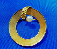 Load image into Gallery viewer, Elegant Vintage Design Pearl Brooch Unique Hand Crafted Solid 14k Gold Pin