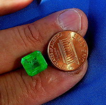Load image into Gallery viewer, 8 carat Earth mined Emerald and Diamond Engagement Ring Vintage Style Solitaire 18k Gold