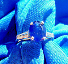 Load image into Gallery viewer, 3 Carat Earth mined Sapphire and Diamond Deco Engagement Ring Vintage Design Platinum Solitaire