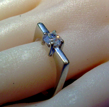 Load image into Gallery viewer, Earth mined Diamond Engagement Ring Elegant Unique Design Solitaire 14k White Gold