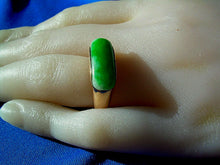 Load image into Gallery viewer, Genuine Earth mined Jade Antique Ring Unique Design Art Deco Solid 18k Gold Setting