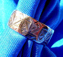 Load image into Gallery viewer, Unique Victorian Rose Gold Wedding Band Elegant Antique Anniversary Ring