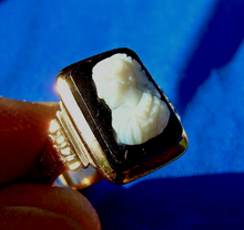 Load image into Gallery viewer, Antique Victorian 14k Rose Gold Ring Exotic Deco Intaglio Onyx Portrait Cameo
