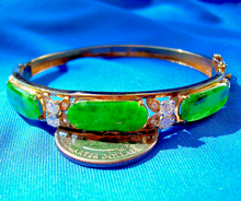 Load image into Gallery viewer, 7.35 carat Earth mined Jade and Diamond Antique Art Deco Design Bangle Bracelet 18k Gold