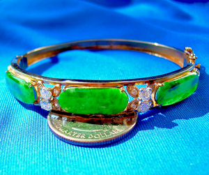 7.35 carat Earth mined Jade and Diamond Antique Art Deco Design Bangle Bracelet 18k Gold