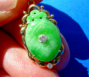 Earth mined Jade and Diamond Art Deco Pendant Vivid Green color Vintage Charm Solid 14k gold