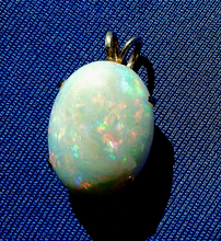 Load image into Gallery viewer, Earth mined Opal Deco Design Pendant 14k Gold Charm