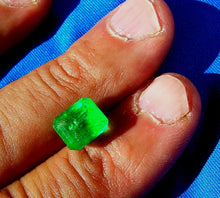 Load image into Gallery viewer, 8 carat Earth mined Emerald and Diamond Engagement Ring Vintage Style Solitaire 18k Gold