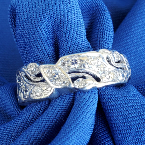 How to Style Art Deco Jewelry with Modern Outfits