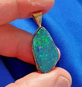 Earth mined 12.74 Carat Black Australian Opal Charm Deco Style 14k Gold Pendant